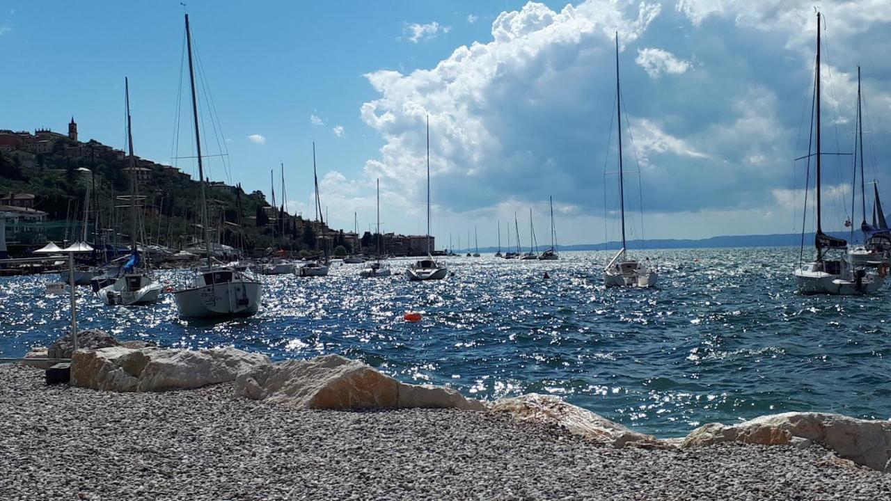 Appartamenti Casa Nina, Lago,Montagne, Uliveti Brenzone sul Garda Exterior photo
