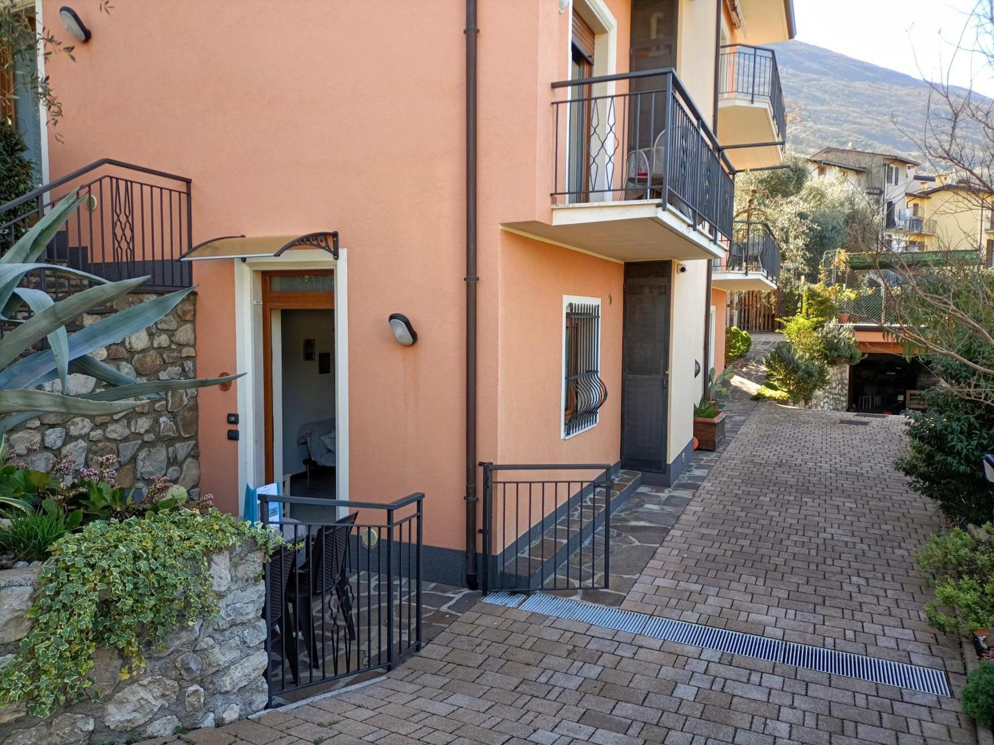 Appartamenti Casa Nina, Lago,Montagne, Uliveti Brenzone sul Garda Exterior photo