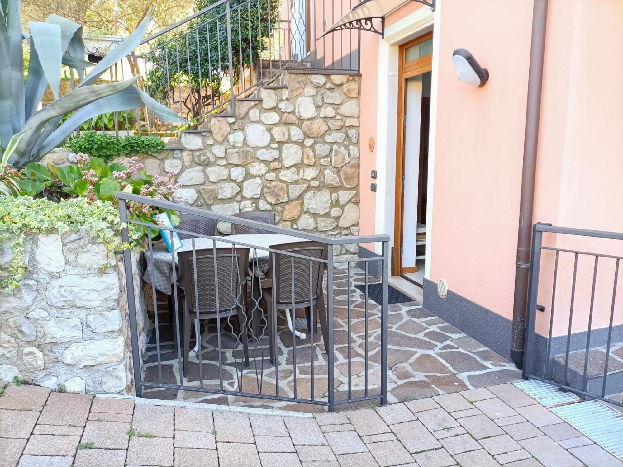 Appartamenti Casa Nina, Lago,Montagne, Uliveti Brenzone sul Garda Exterior photo