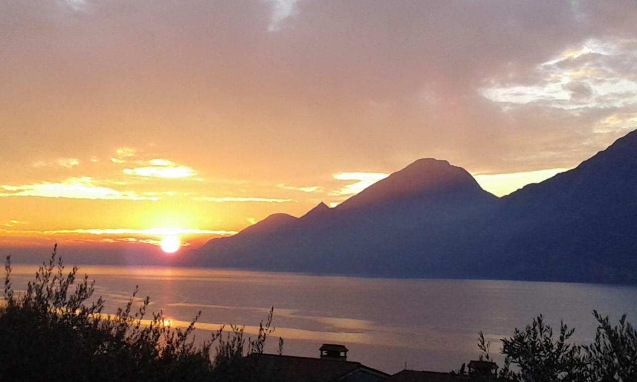 Appartamenti Casa Nina, Lago,Montagne, Uliveti Brenzone sul Garda Exterior photo