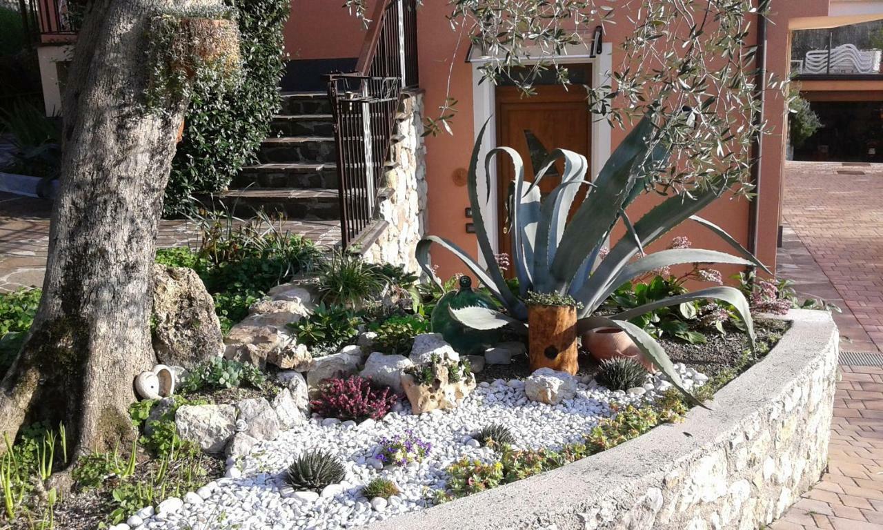 Appartamenti Casa Nina, Lago,Montagne, Uliveti Brenzone sul Garda Exterior photo
